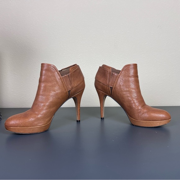 Vince Camuto Shoes - Vince Camuto Platform Stiletto Heeled Booted Cushioned Soles Size 7.5